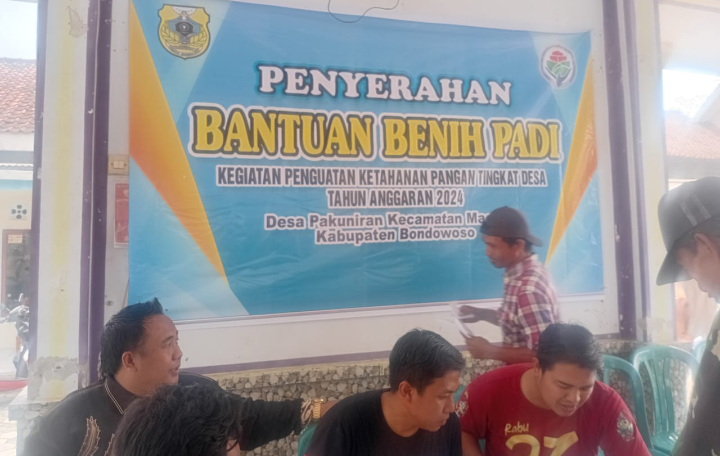 Sebanyak 275 Warga Desa Pakuniran, Kecamatan Maesan Bondowoso Dapat Bantuan Benih Padi 10 Kilogram