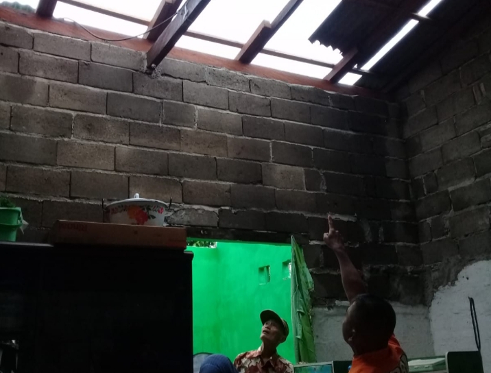 Hujan Deras dan Angin Kencang, Sejumlah Atap Rumah di 3 Desa Porak-poranda Terangkat Angin
