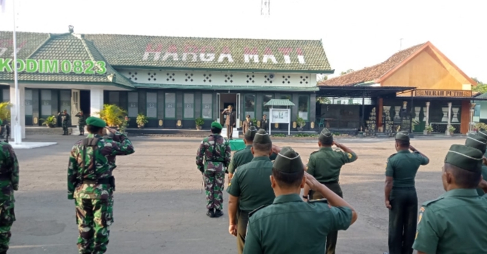 Seluruh Prajurit dan PNS Kodim 0823 Ikuti Upacara Bendera Hari Lahir Pancasila