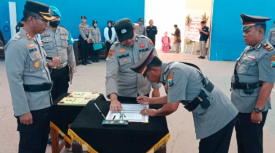 Serah Terima Jabatan Kasat Reskrim, Kasiwas dan Lima Kapolsek