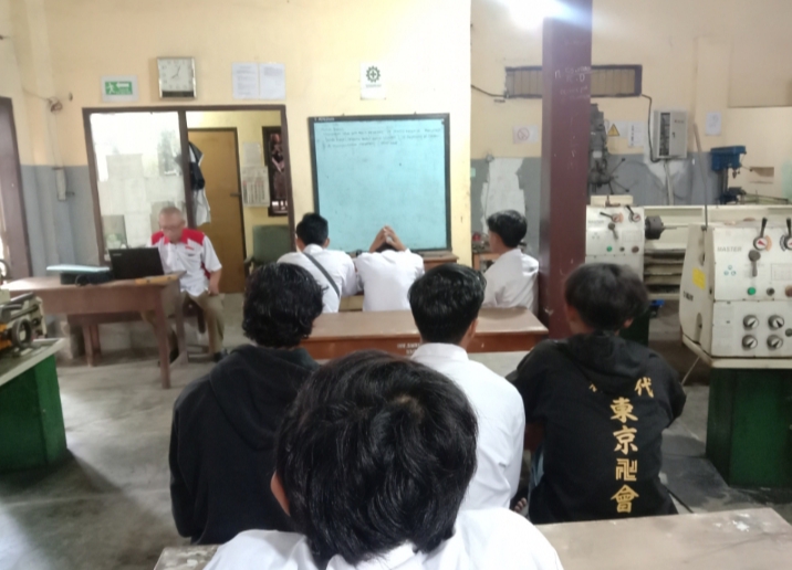 Melihat Dari Dekat Kegiatan Belajar Mengajar  SMK Daerah Situbondo, Begini Pengakuan Salah Satu Sisw
