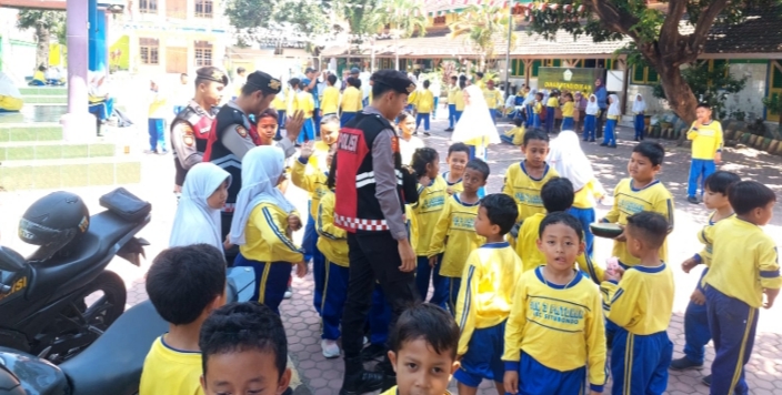 Polisi di Situbondo Sosialisasi Pencegahan Bullying dan Membangun Lingkungan Belajar yang Nyaman