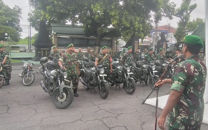 Jelang Tahun Baru 2023, Staf Inteldim 0823 Periksa Kelengkapan Motor dan Mobil Dinas
