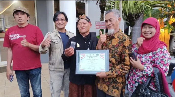 Pengurus SATUPENA Jawa Timur Sukseskan Nembang Macapat 96 Jam Non Stop, Pecahkan Rekor MuRI