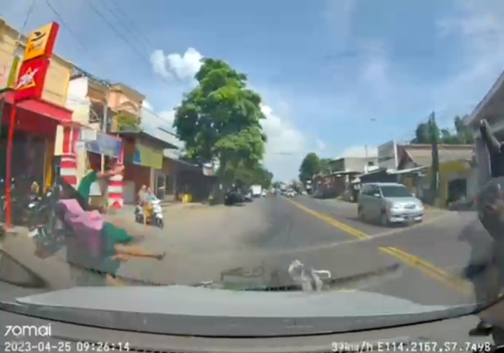 Terekam Kamera Pengintai, 2 Penumpang Terpental, Begini Kondisinya Sekarang