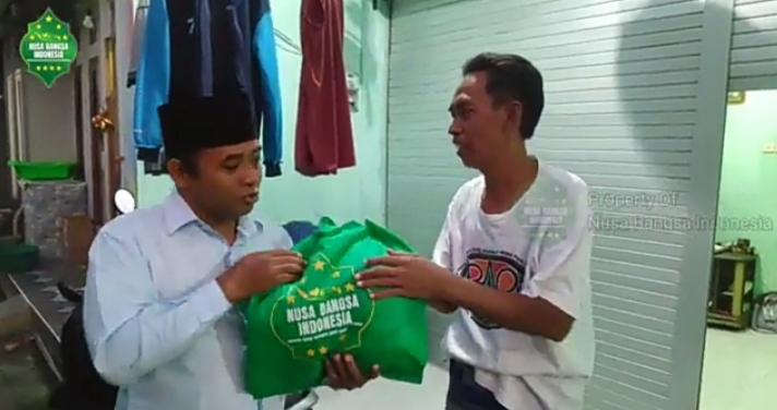 Ratusan Warga Kelurahan Sukolilo Baru Terima Bantuan Paket Sembako dari Filantropi NBI