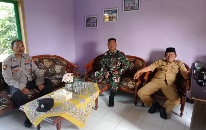 79 Warga Desa Asembagus Kraksaan Terima BLT DD Bagi Masyarakat Miskin Ekstrim Triwulan ke II TA 2023