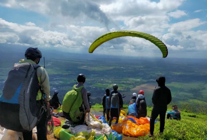 Fasi Kabupaten Situbondo Terjunkan 3 Atlet di Ajang Liga Paralayang Jatim Seri ke 2 di Gunung Menyan