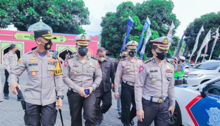 Tim Pamatwil OPS Ketupat Korlantas Mabes Polri Pantau Arus Balik di Situbondo