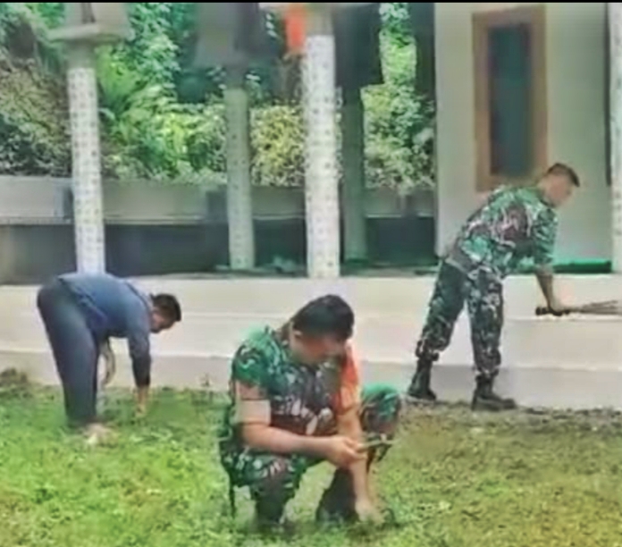 Tingkatkan Keimanan, Koramil 13 Mlandingan Kerja Bakti Bersih-bersih Masjid