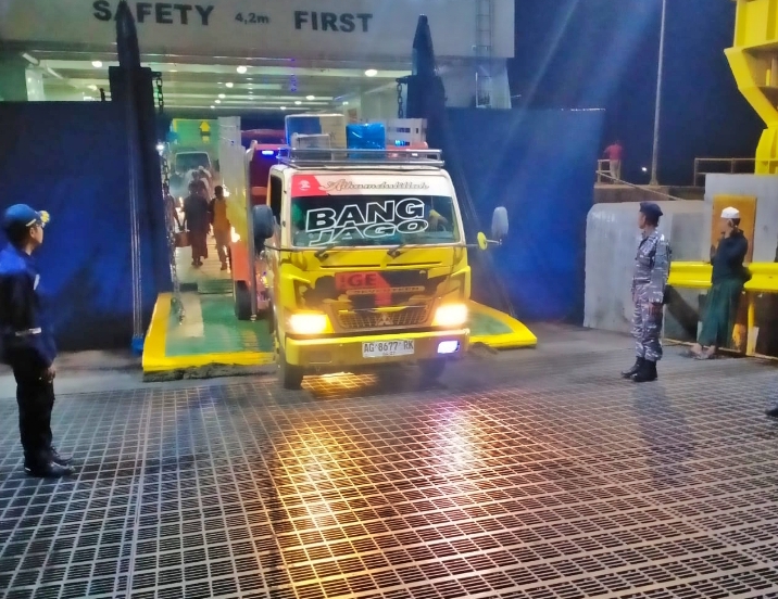 Tingkatkan Pengamanan di Pelabuhan Jangkar Pada Malam Hari 