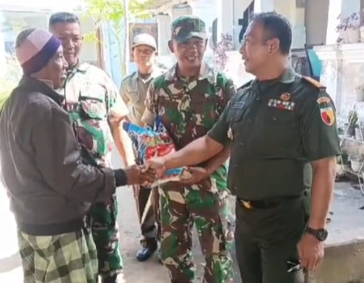TNI Hadir untuk Rakyat, Babinsa dan Danramil 0823/04 Mangaran