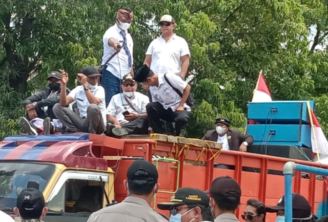 Para Kepala Desa se-Situbondo Unjuk Rasa, Tuntut Perpres Nomor 104 Direvisi