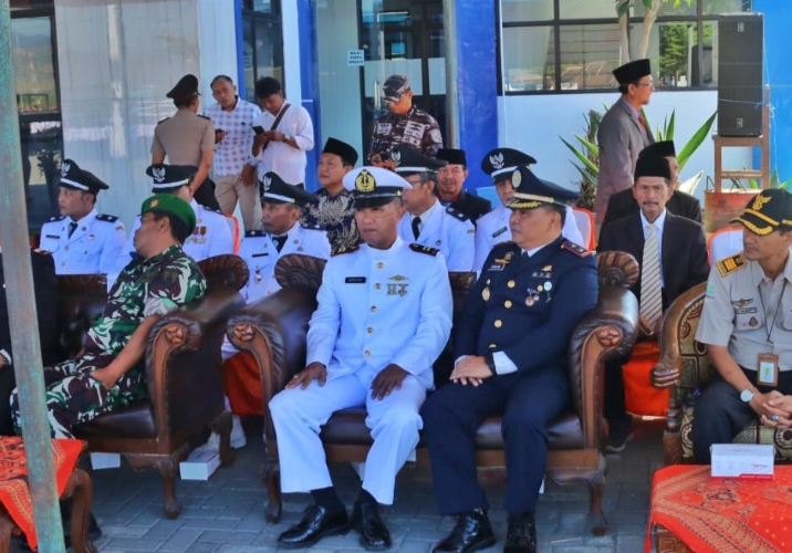 Upacara Pengibaran Bendera Merah Putih di Halaman Kantor KSOP Kelas IV Panarukan, 17 Agustus 2024