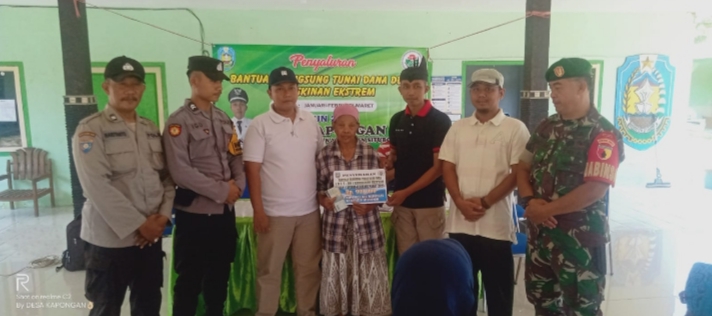 Warga Desa Kapongan Terima BLT Kemiskinan Ekstrem