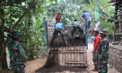 TNI Bersama Masyarakat Bahu - Membahu Membangun Desa Dalam Program TMMD ke-114 di Desa Campoan